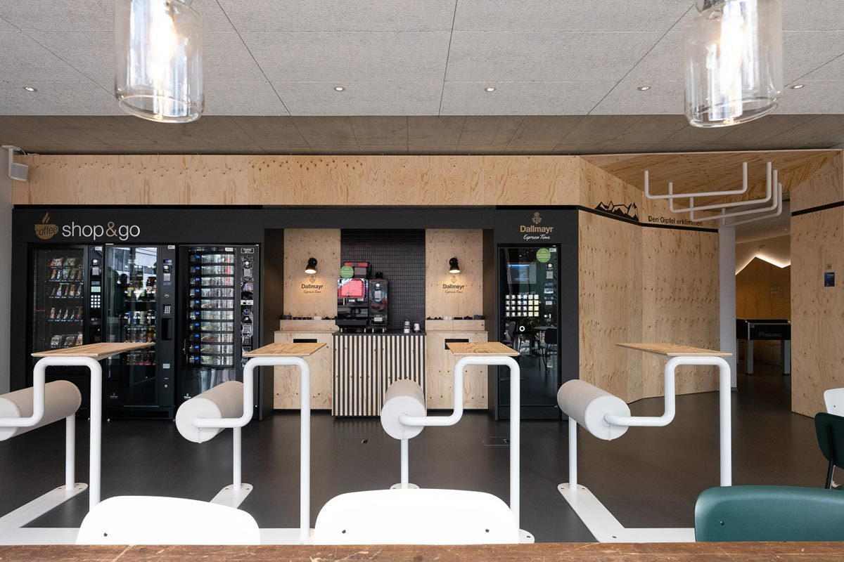 Arnold_Werner_Architekten_Dallmayr_Tesla_Lounge_05